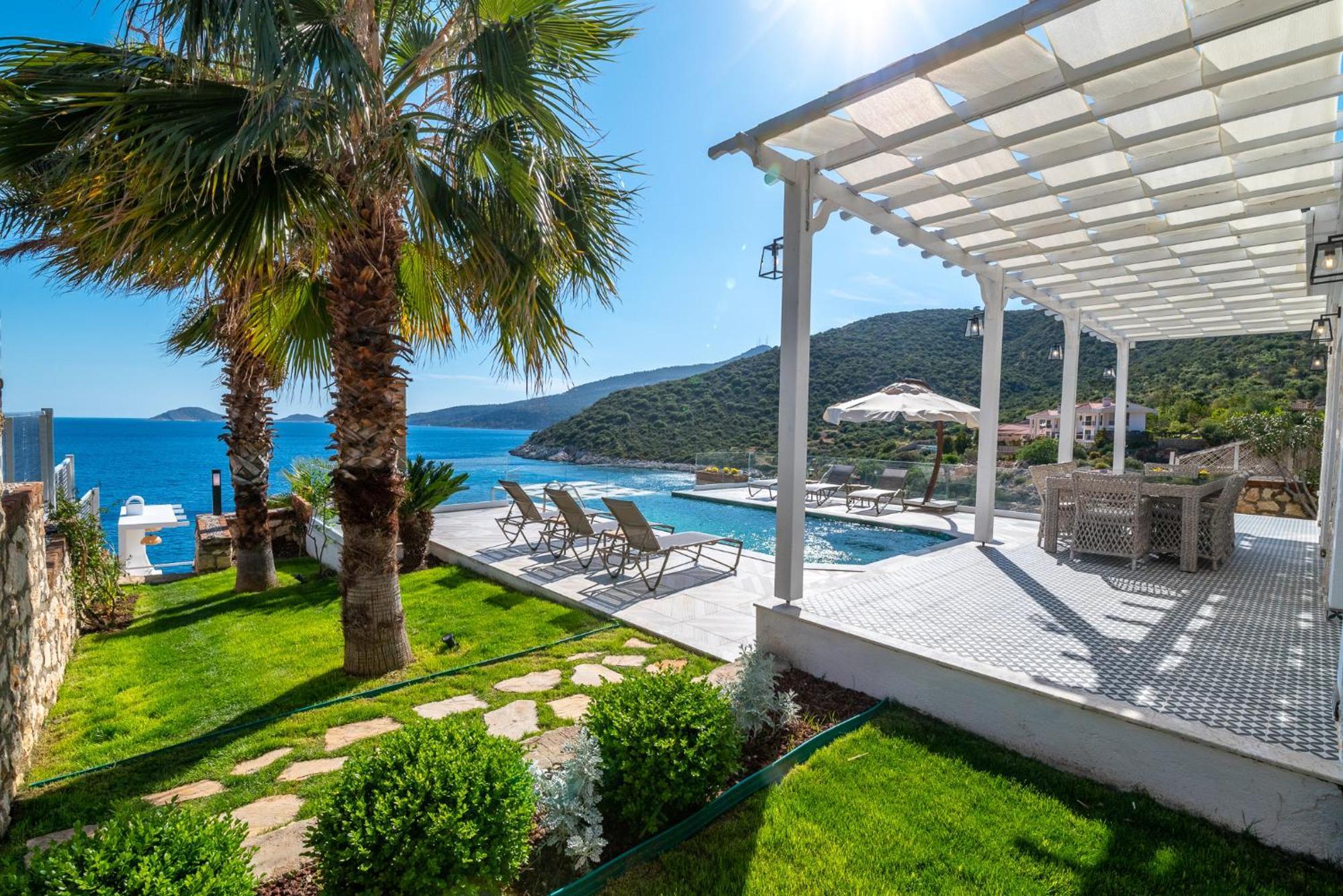 קלקן Beachfront White Villa With Private Swimming Pool מראה חיצוני תמונה